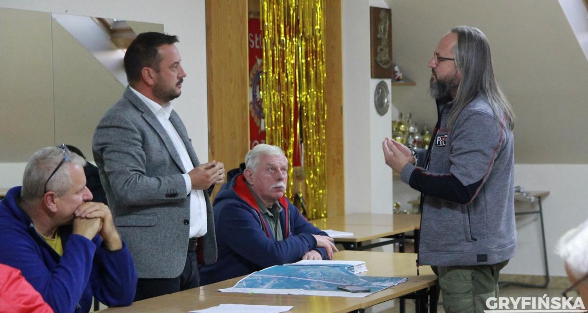 Protesty w Radziszewie. Cztery stacje paliw obok siebie i dziwny zjazd z autostrady