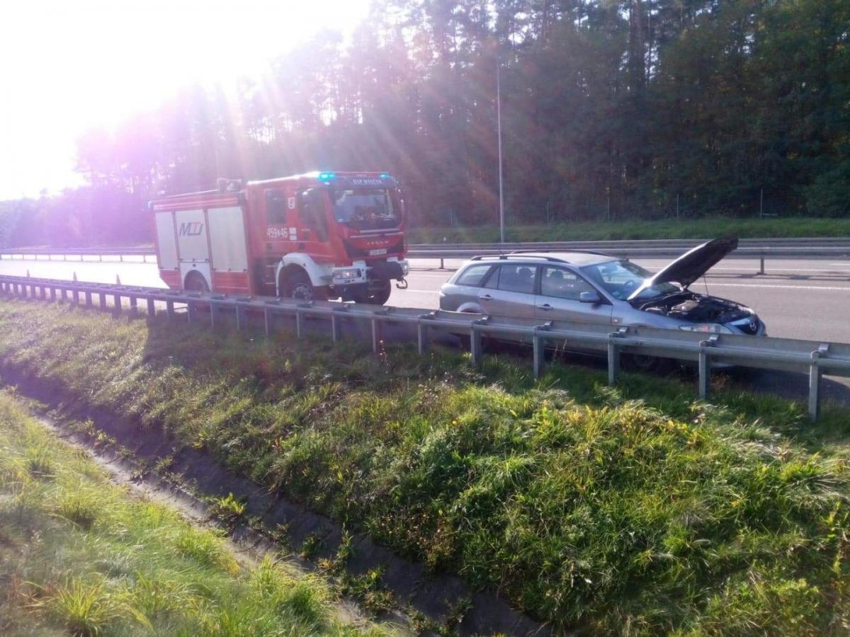 Dostali zgłoszenie do pożaru samochodu