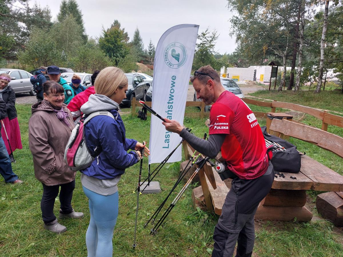 Spacerowali z kijkami po gryfińskich lasach [GALERIA]