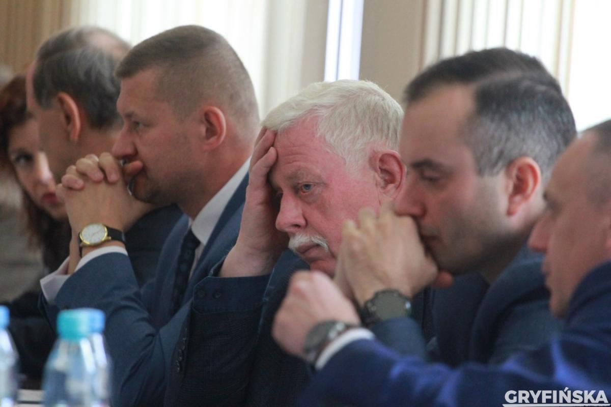 Co z tymi autobusami? M. Sawaryn vs. A. Urbański