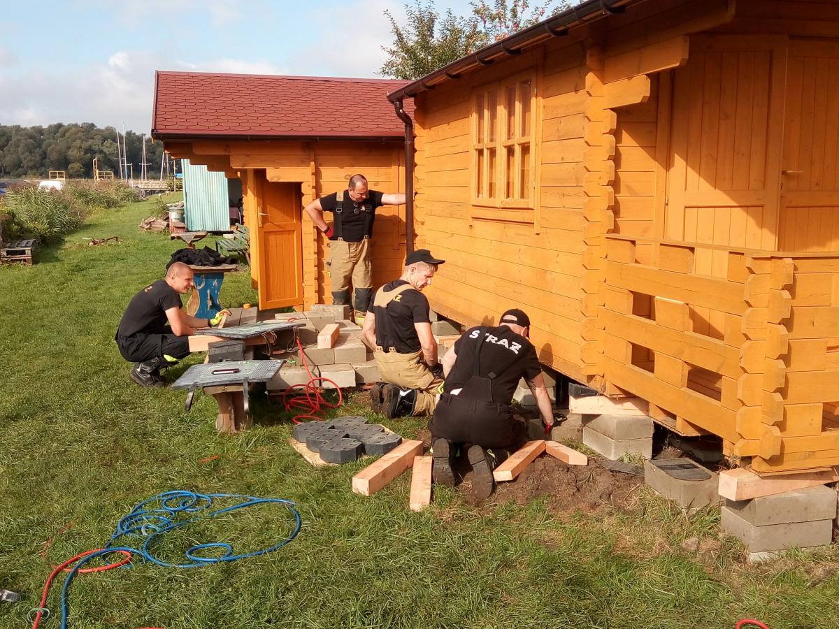 Strażacy pomogli kajakowej sekcji Energetyka [GALERIA]