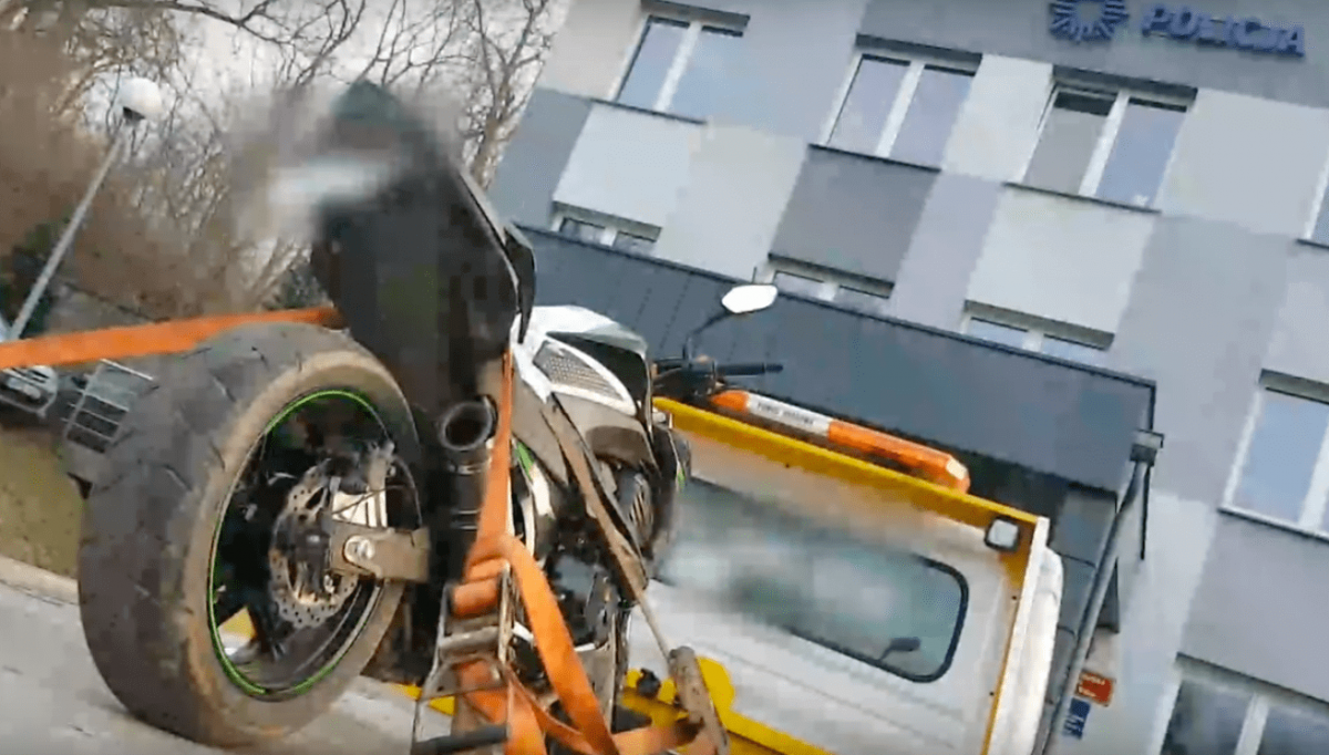 Raczej nie jechał na rozpoczęcie roku szkolnego...