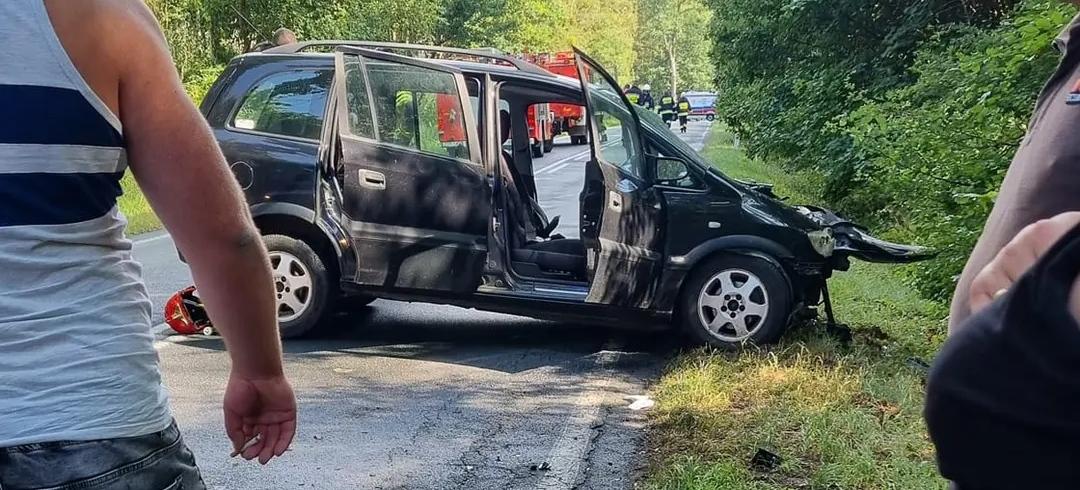 Echa piątkowego wypadku. Poszkodowanym pomagały cztery zespoły ratownictwa medycznego i zespół LPR