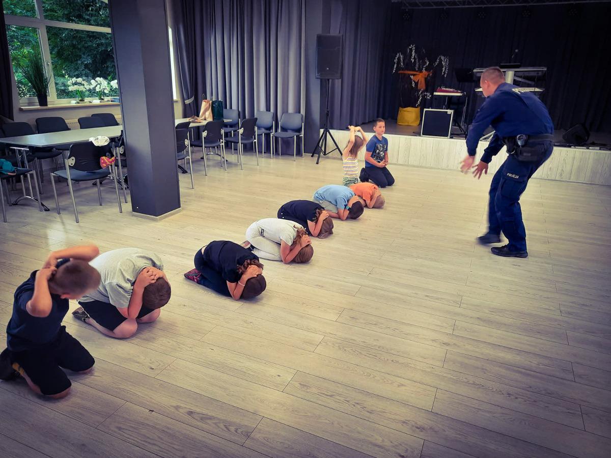 Policjant opowiadał o bezpiecznych wakacjach [GALERIA]