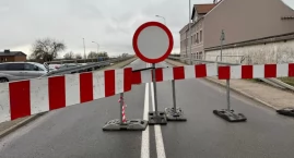Problemy z dojazdem do Niemiec. Droga wciąż zalana, do tego protesty