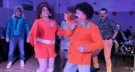 Zorganizowali Andrzejki w stylu lat 80. [GALERIA]