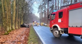 Doszło do dachowania. Droga była jak szklanka