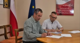 Podpisali umowę na modernizację boiska Orlik