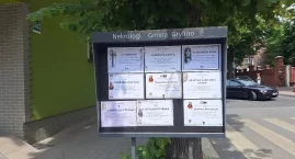 Aż trzynaście nekrologów z nazwiskami zmarłych...