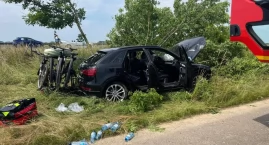 Wypadek dwóch aut. Jedna osoba trafiła do szpitala [ZDJĘCIA]