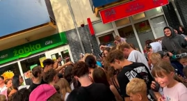 Skolim w Gryfinie, tłumy przed mięsnym