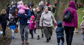 Czy dzieciom (i dorosłym) udało się znaleźć zająca? [GALERIA]