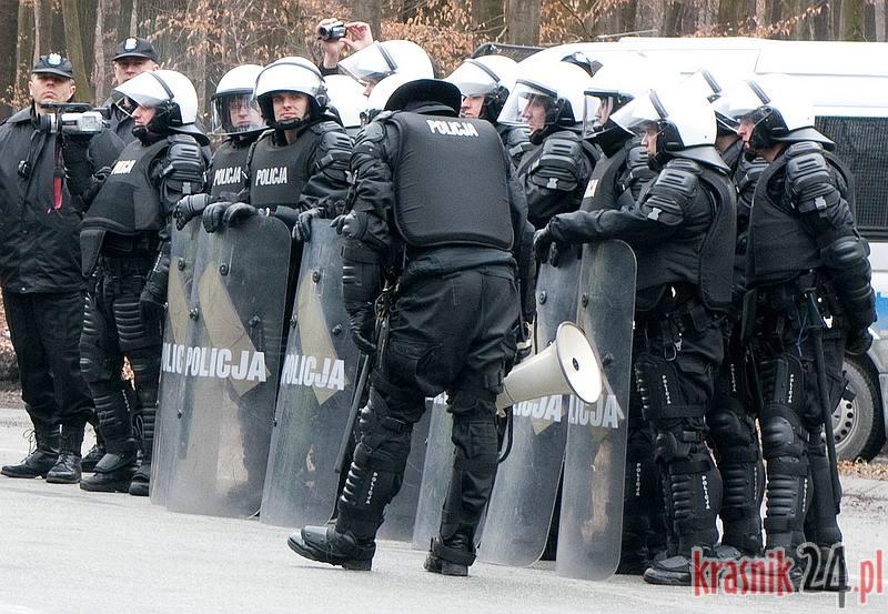 W podkraśnickich Mostach policja ćwiczyła przed Euro 2012