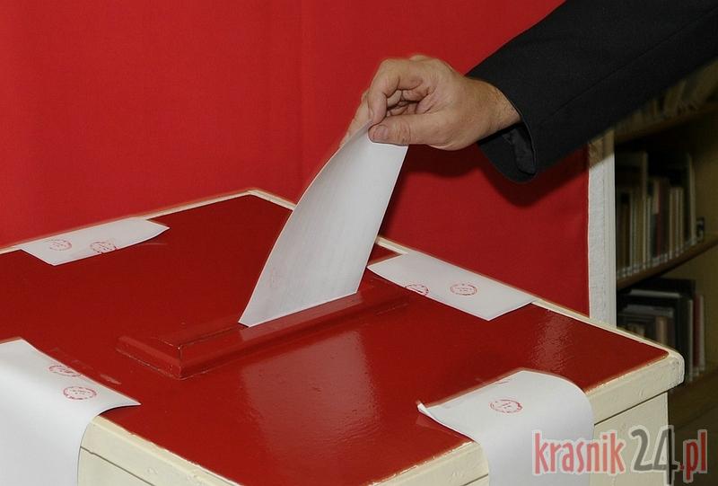 Kraśnik: Podliczyli głosy, napili się wina z Kany Galilejskiej i pomodlili za zwycięzcę wyborów