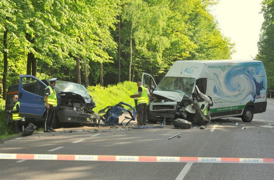 Uwaga! Czołowe zderzenie dwóch busów na DK 19 przed Kraśnikiem