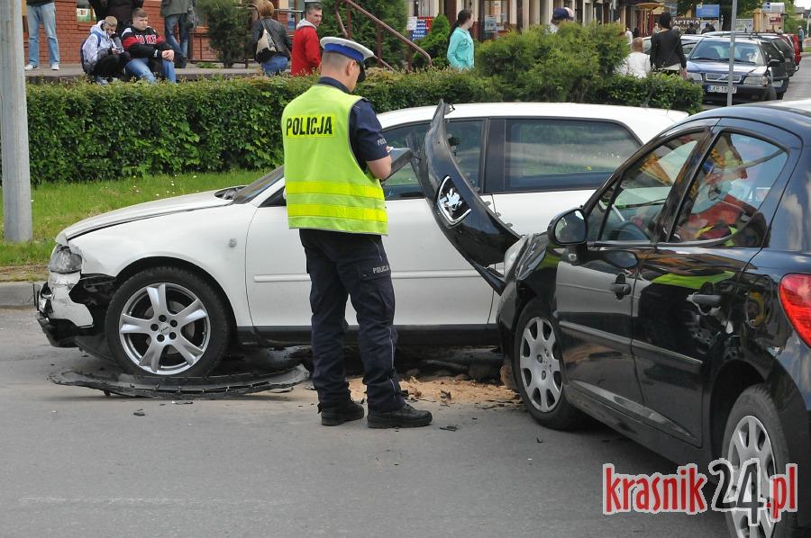 Kraśnik. Wypadek na skrzyżowaniu alei Niepodległości i ulicy Mickiewicza FOTO