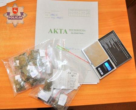 Kraśnik. Marihuana ukryta pod siedzeniem auta, 6 osób w areszcie