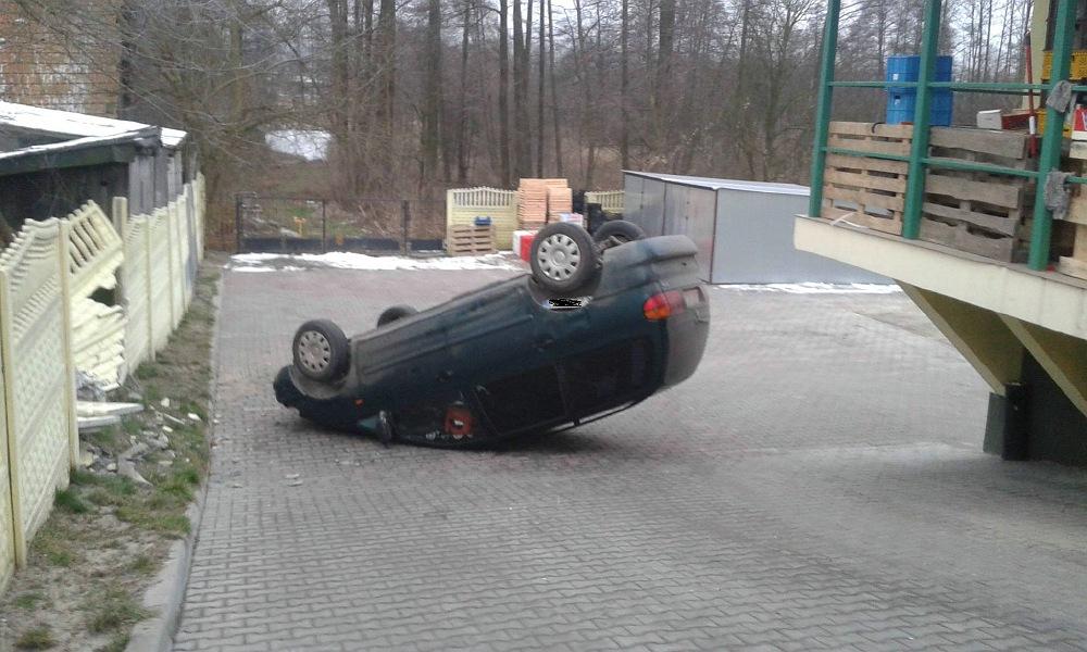 Gościeradów. Poszła po zakupy, gdy wróciła jej auto leżało na dachu