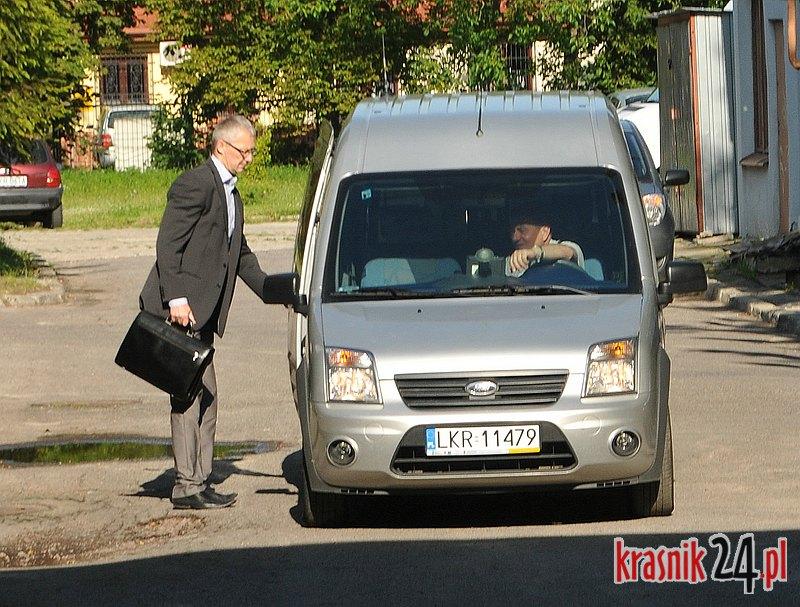 Mieli jeździć prywatnymi, jeżdżą i służbowymi