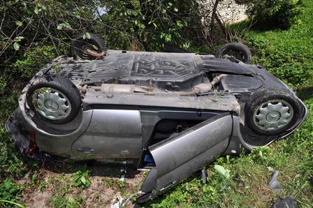 Groźny wypadek w Stróży. Rannych dwoje dzieci i kierowca jednego z pojazdów