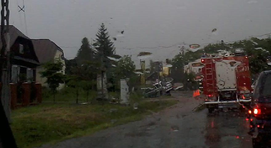 Kolizja w Urzędowie. Toyota najechała na toyotę