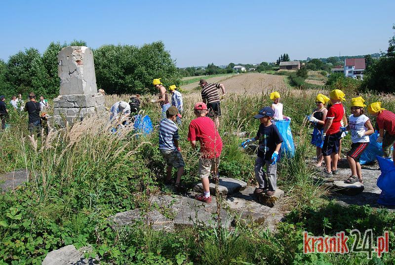 Nissenbaumowie pomagają uporządkować kraśnicki kirkut