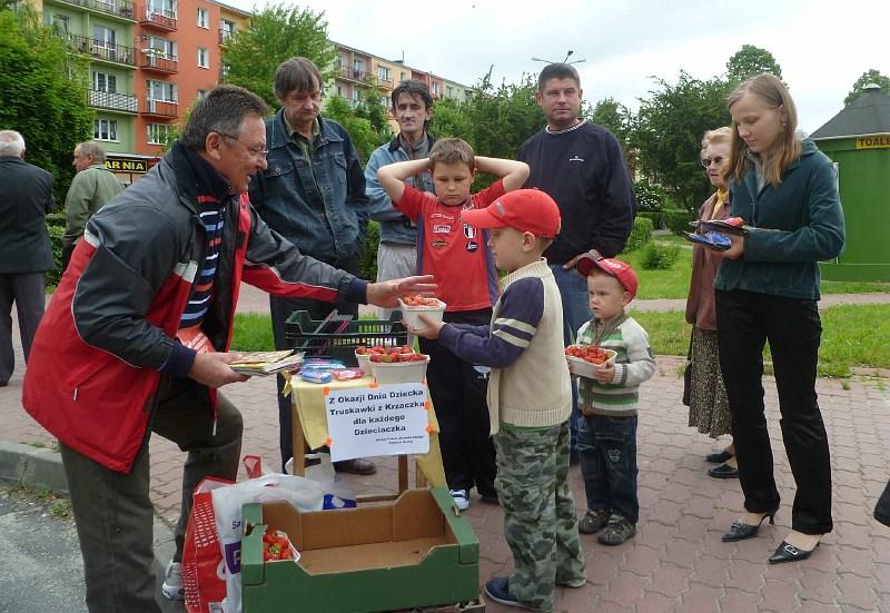 Gorący Patrol tym razem na truskawkowo z okazji Dnia Dziecka