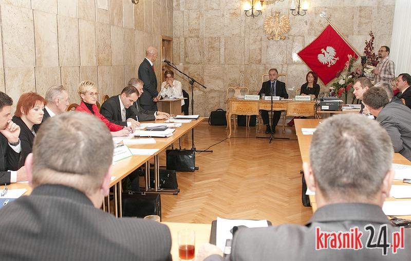 Dziś nadzwyczajna sesja Rady Miasta. W programie program dożywiania dzieci i dzierżawa zalewu. AKTUALIZACJA