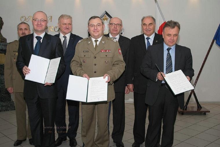 Kraśnicki Zespół Szkół nr 2 i Wojskowa Akademia Techniczna nawiązali współpracę