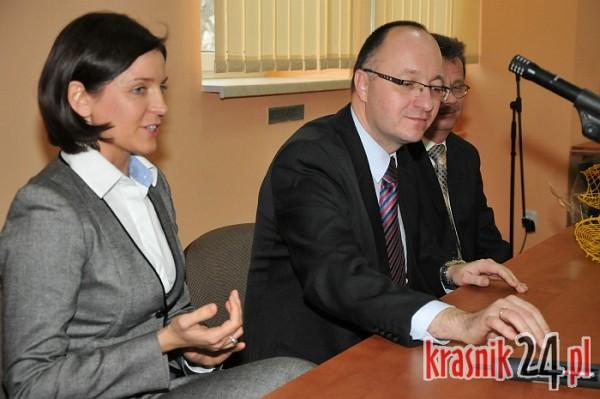 Powiat Kraśnicki. Jutro wizyta minister Muchy. Podpisze umowę o dotację na budowę sali gimnastycznej w Reju