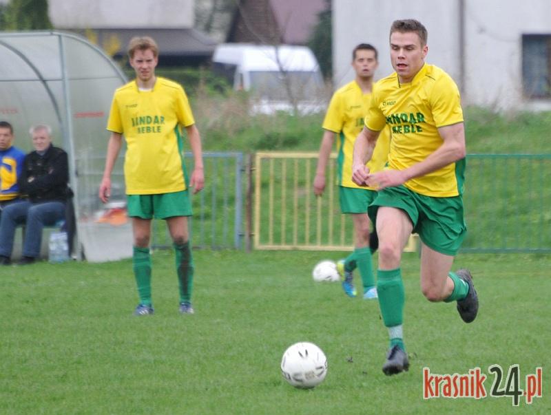 Wisła Annopol nie zwalnia tempa. Wyniki niedzielnych meczów piłkarskich