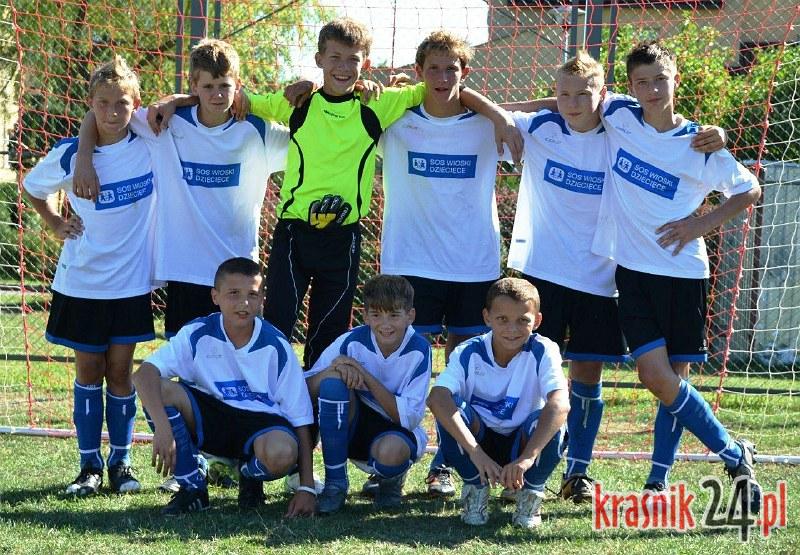 Przechodni Puchar dla reprezentacji kraśnickiej Wioski SOS