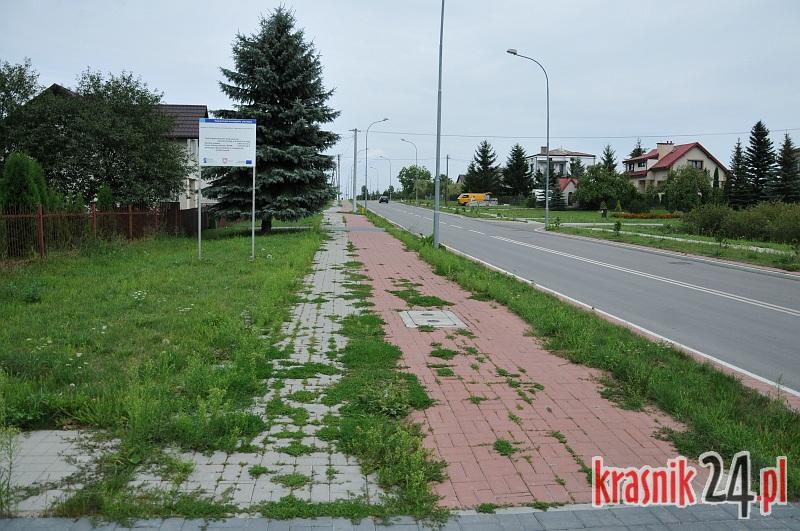 Kraśnik, ul Graniczna: To już trawnik, czy jeszcze chodnik