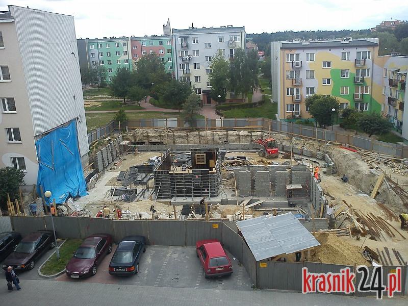Kraśnik. Nowy blok budowany na zlecenie SM ?Metalowiec? wyłania się spod ziemi