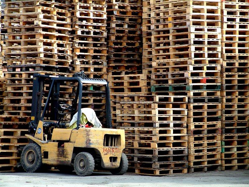 Kelner, kucharz, sprzedawca, monter mebli ? takie oferty pracy czekają w kraśnickim PUP