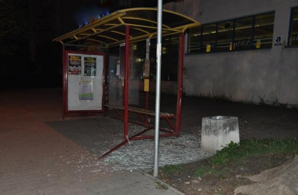 Zdemolował przystanek bo nie miał czym wrócić do domu