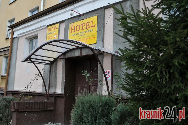 Kraśnik. Lokatorzy mogą być (na razie) spokojni. Kupiec na hotel robotniczy się nie zgłosił.