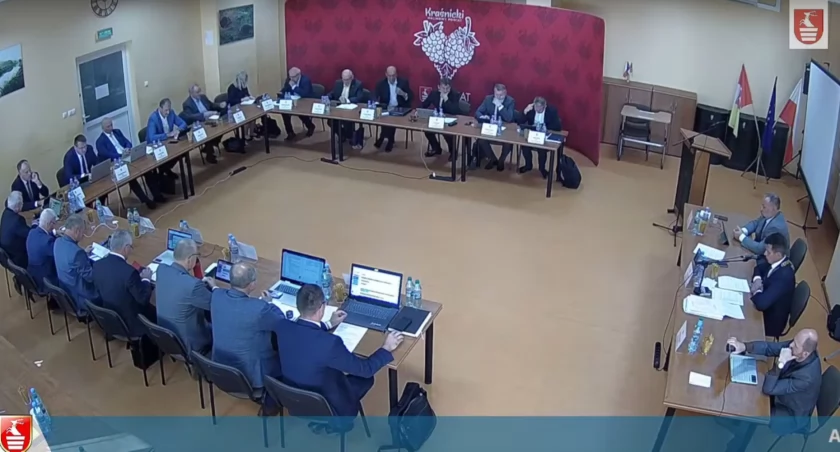 Sesyjna środa. Na swoich posiedzeniach spotkają się radni miejscy i powiatowi