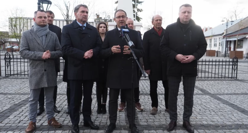 Zmiany w szpitalu, przemysł zbrojeniowy, edukacja i certyfikacja żywności