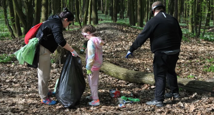 Bardziej zielony, mniej zaśmiecony. 9 akcja sprzątania lasu za nami