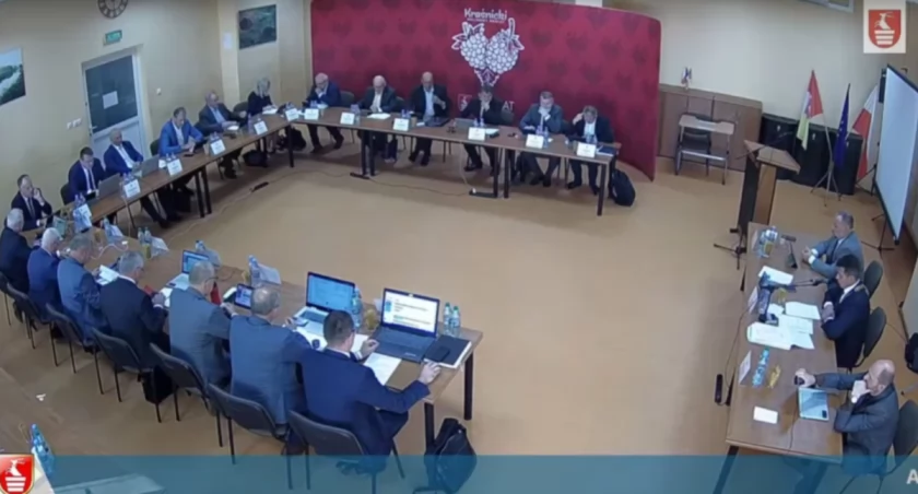 Nowi radni, wójtowie, burmistrzowie zaczną swą pracę