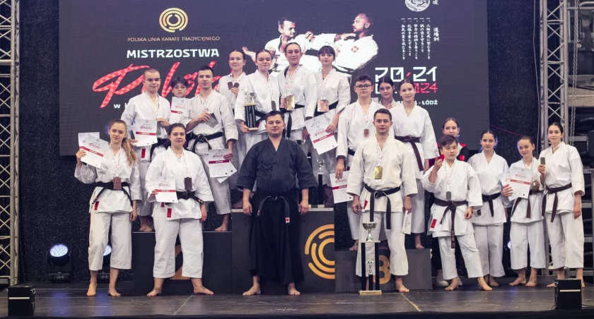 Worek medali kraśnickich karateków na Mistrzostwach Polski