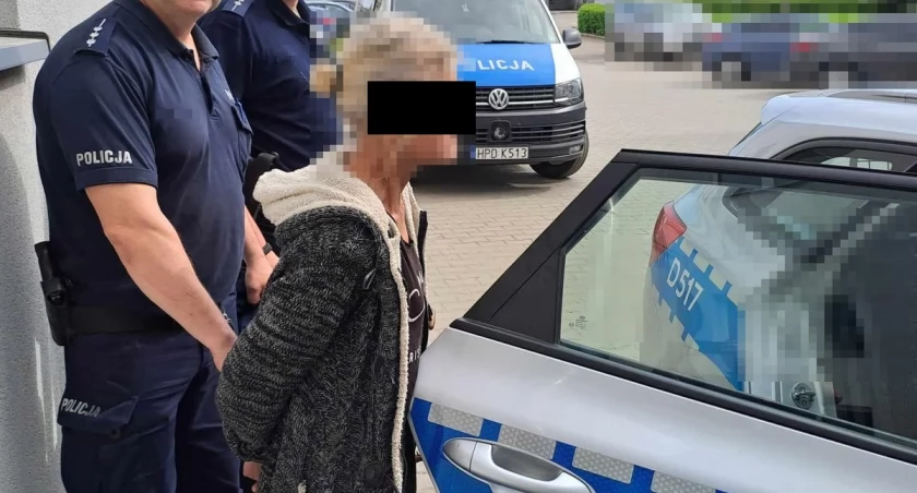 Starsza kobieta musiała uciekać przed pijaną córką 