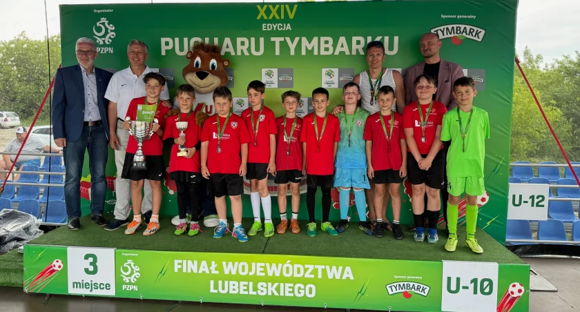 Drużyna U10 z „Piątki” na podium wojewódzkiego turnieju „Z podwórka na stadion - O Puchar Tymbarku”