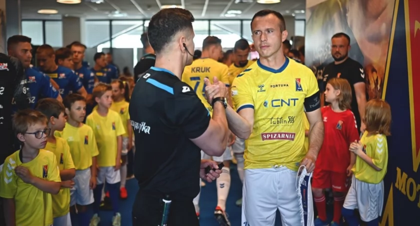 Od III ligi do Ekstraklasy. Rafał Król o rok dłużej w Motorze