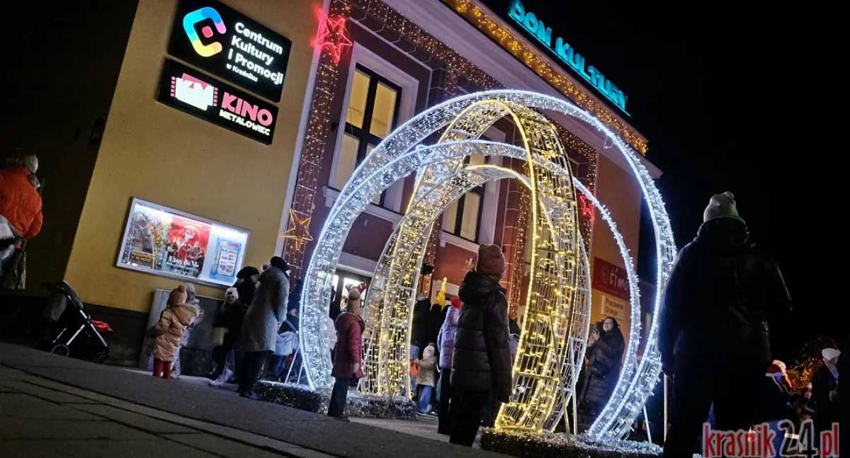 Zajechali Mikołaje, miasto rozświetliło się świątecznie