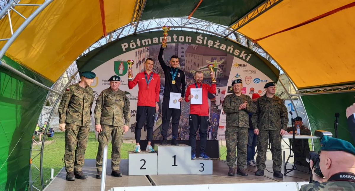 Biegali wokół Ślęży i na przełajach w Łodzi