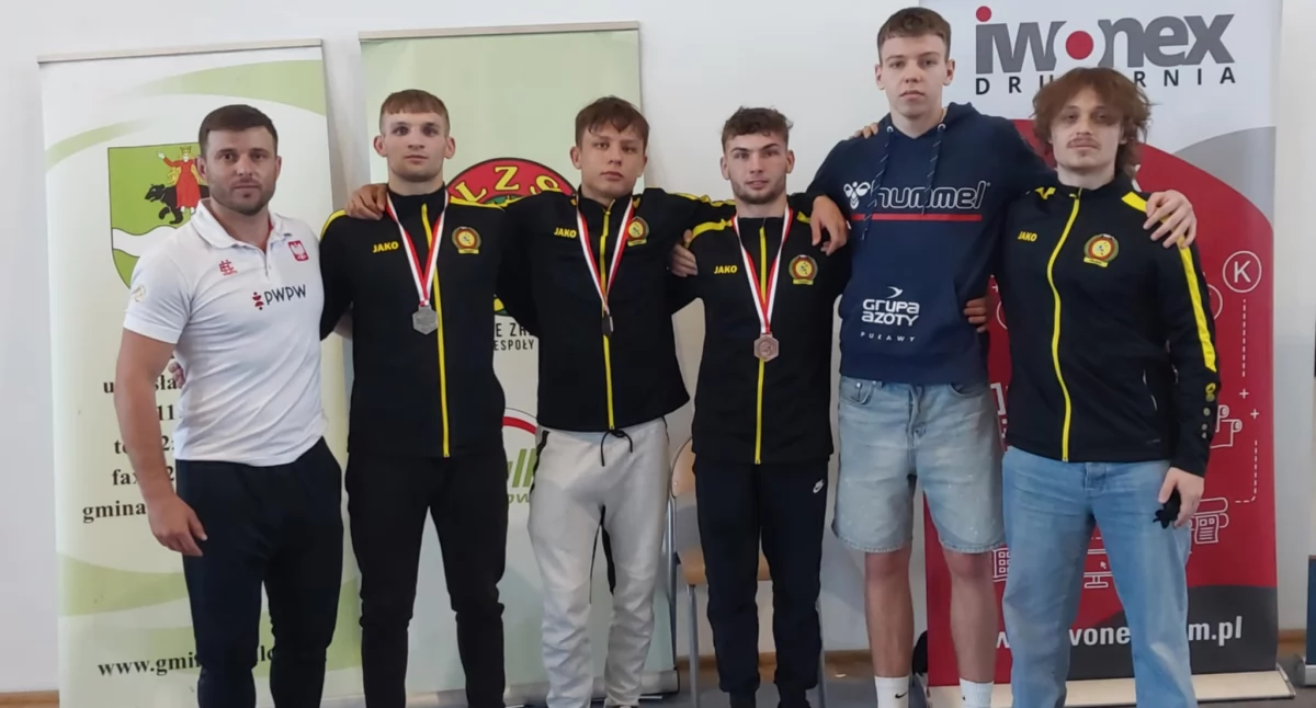 Medale zapaśników LUKS Suples na MP juniorów