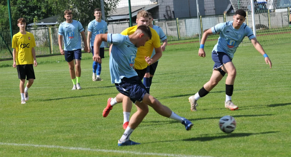 Treningi przynoszą efekty. LKS Stróża - Orzeł Urzędów 6:0