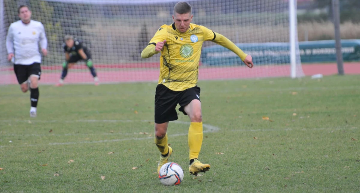LKS Stróża wypunktował Perłę Borzechów. Hattrick Miazgi